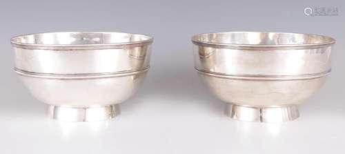 A LARGE PAIR OF LATE 19TH CENTURY CHINESE SILVER BOWLS OF MI...