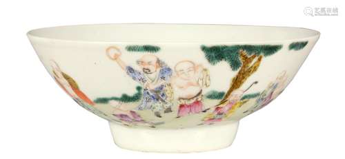 AN 18TH/19TH CENTURY CHINESE FAMILLE ROSE BOWL