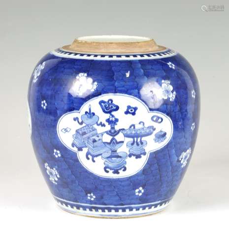 A 19TH CENTURY CHINESE LARGE BLUE AND WHITE GINGER JAR