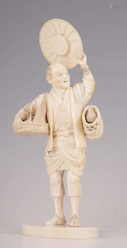 † A 19TH CENTURY JAPANESE CARVED IVORY FIGURE OF A BIRD CATC...