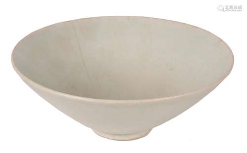 A CHINESE 19TH CENTURY CELADON GLAZE FLARED BOWL