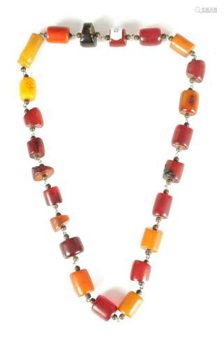 AN AMBER BEAD NECKLACE