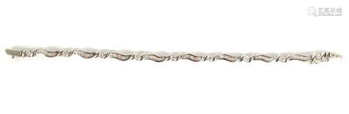 A LADIES 18CT WHITE GOLD DIAMOND ENCRUSTED BRACELET