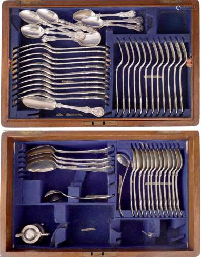 AN EARLY 20TH CENTURY CANTEEN OF CUTLERY