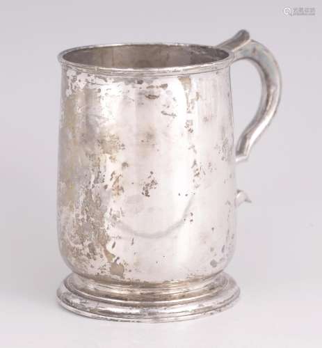 A GEORGE I SILVER TANKARD