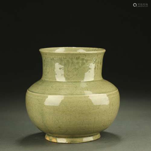 Carved blue porcelain vase of Song Dynasty China