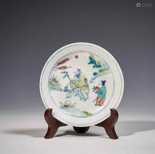 Clashing color figure decorative plate