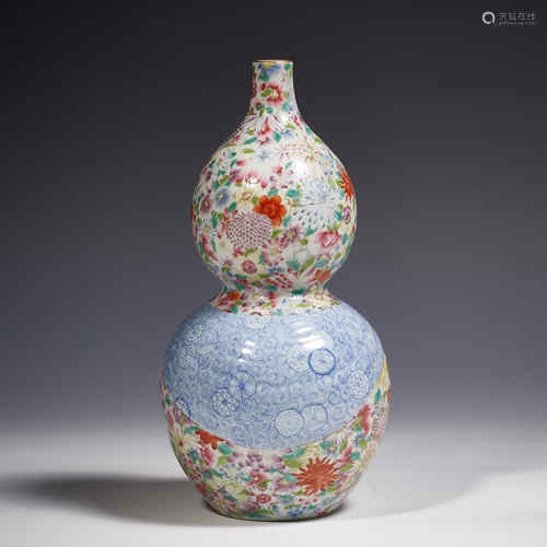 Pastel vase with flower pattern