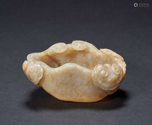 Chinese Hetian jade brush washer of Qing Dynasty