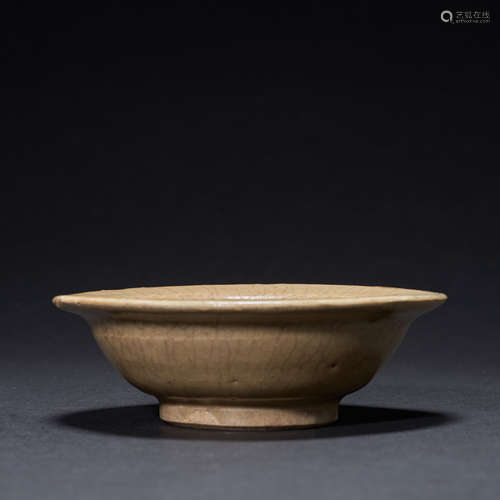 Longquan kiln bowl in Song Dynasty of China