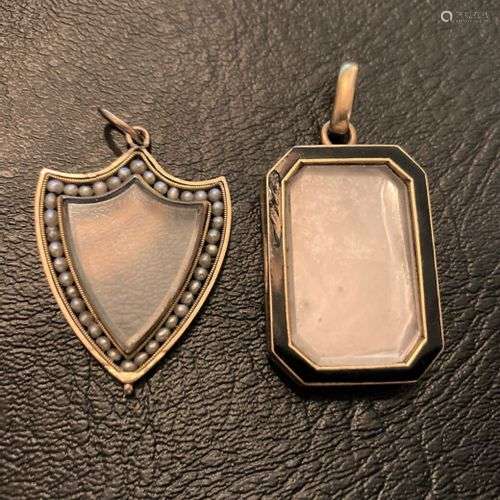 DEUX PENDENTIFS en or 18K 750