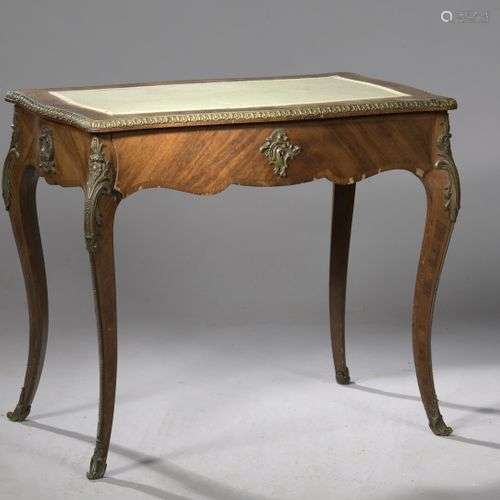 PETIT BUREAU de style Louis XV, XIXe s.