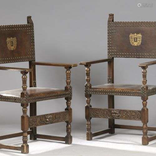 PAIRE DE FAUTEUILS de style Henri II, XIXe siècle