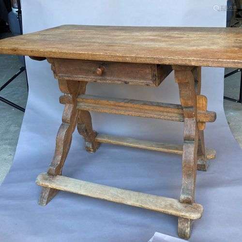 TABLE en bois naturel, travail Suisse du XIXe siècle