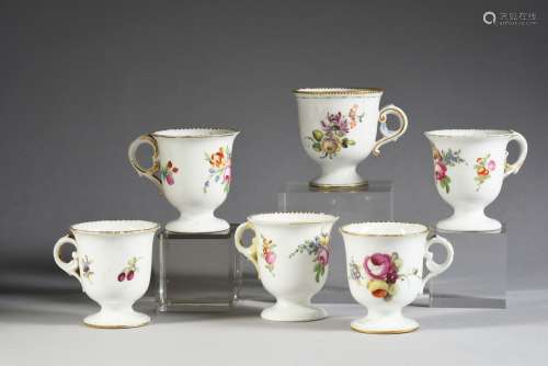 Six tasses à glace en porcelaine française du XVIIIe siècle ...