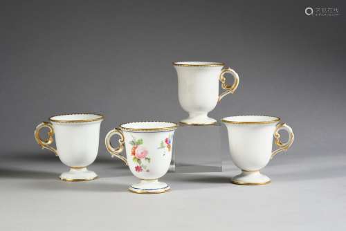 Quatre tasses à glace en porcelaine dure de Sèvres du XVIIIe...