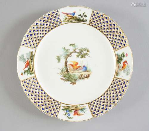 Assiette en porcelaine de Sèvres du XVIIIe siècle Marques en...