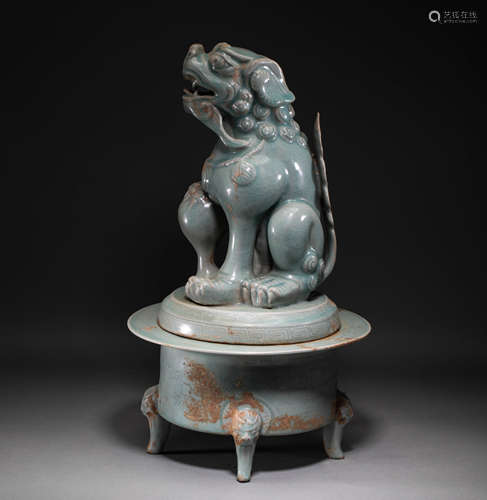 Celadon incense burner of Song Dynasty