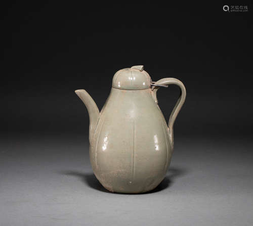 Yue kiln wine pot in Song Dynasty of China