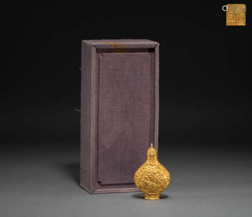 Pure gold snuff bottle from Qing Dynasty