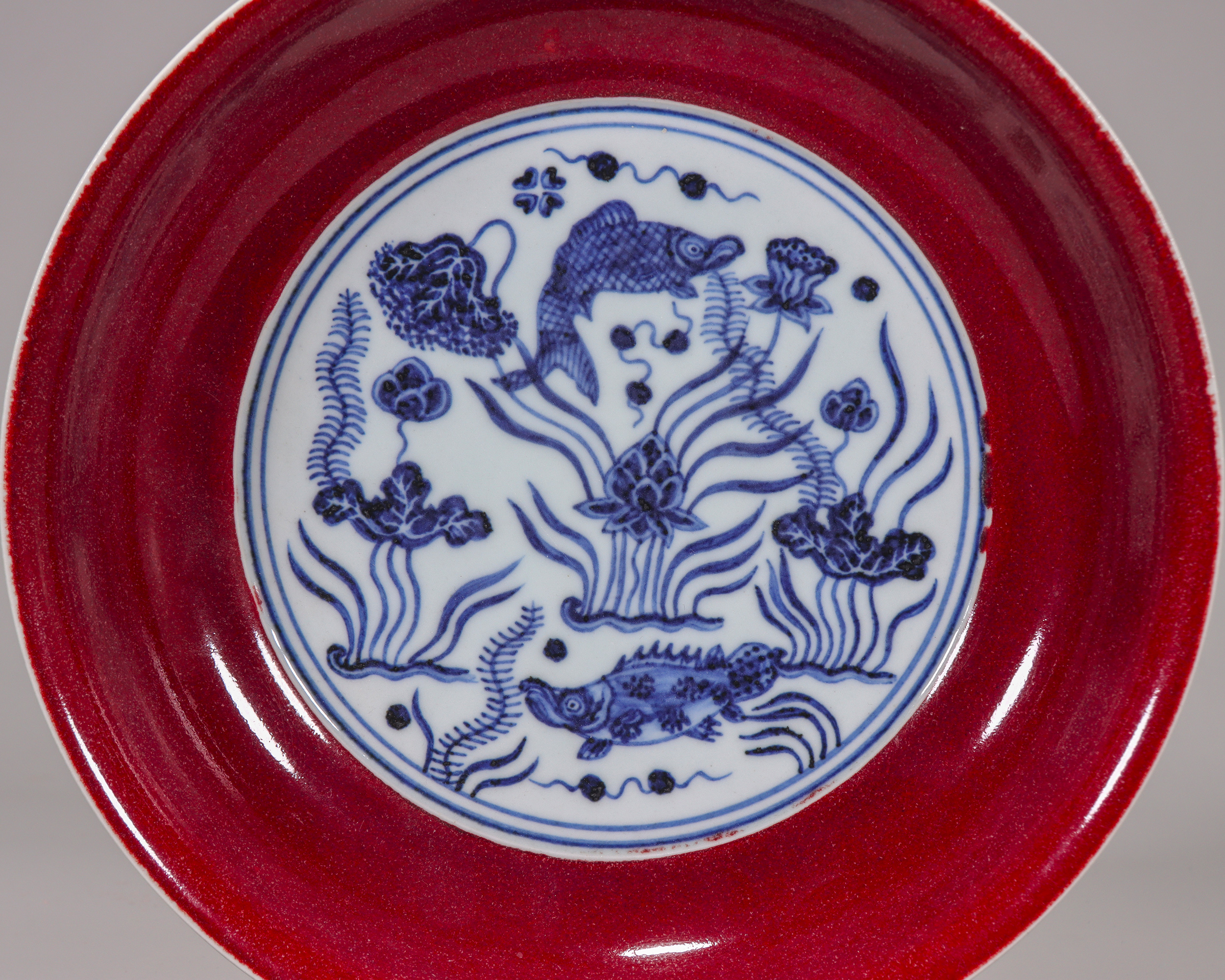 中国　大明宣徳年製　黄釉　魚藻文 盤　皿　V　2988