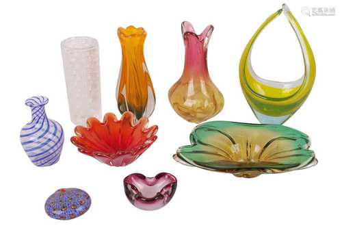 A COLLECTION OF SEVEN ITEMS OF ART GLASS, PROBABLY ITALIAN,