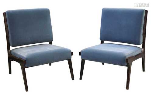 A PAIR OF ITALIAN STAINED BEECH LOUNGE CHAIRS, LATE 20TH CEN...