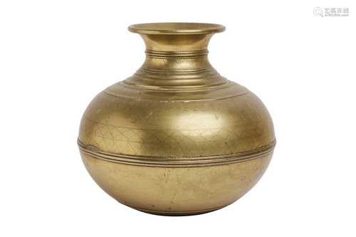 AN INDIAN BRASS LOTA VASE, LATE 19TH/EARLY 20TH CENTURY