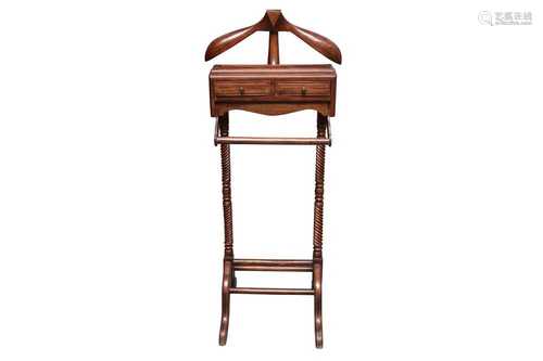 A 20TH CENTURY MAHOGANY VALET STAND