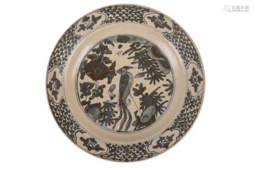 A MING STYLE BLUE AND WHITE PORCELAIN PLATE