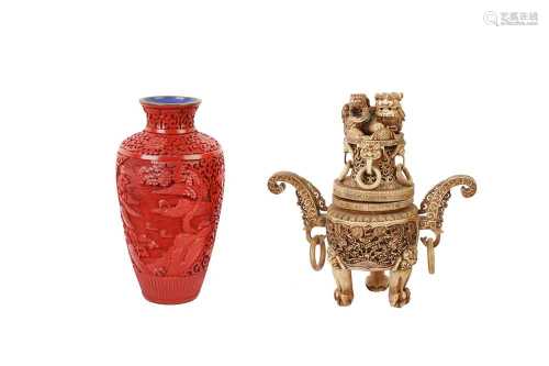 A CHINESE RED LACQUER VASE, LATE 20TH CENTURY