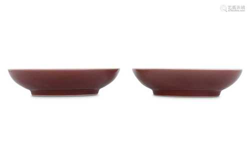 A PAIR OF CHINESE RED-GLAZED DISHES.