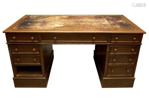 AN EARLY 20TH CENTURY OAK PEDESTAL DESK