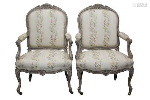 A PAIR OF FRENCH LOUIS XV STYLE FAUTEUIL ARMCHAIRS, EARLY 20...