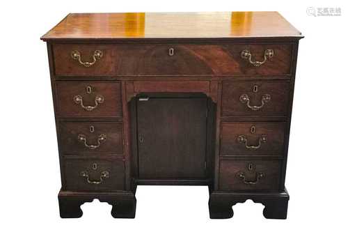 A GEORGIAN MAHOGANY KNEEHOLE DESK