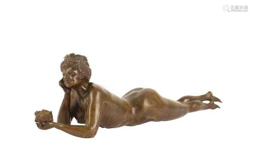AN EARLY 20TH CENTURY BRONZE FIGURE OF A NUDE WITH A SHELL