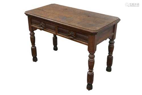 A VICTORIAN OAK SIDE TABLE