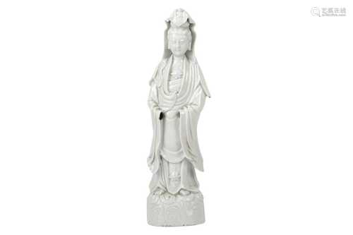 A CHINESE BLANC DE CHINE FIGURE OF GUANYIN, 18/19TH CENTURY