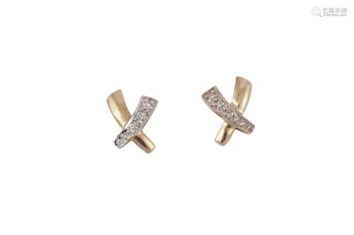 A PAIR OF DIAMOND EARSTUDS