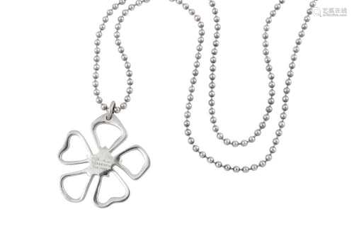 A TIFFANY FLOWER PENDANT NECKLACE