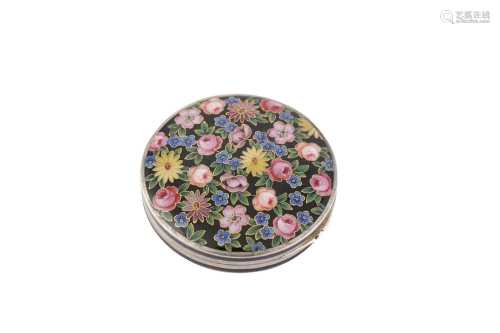 A 20TH CENTURY GERMAN 935 SILVER AND ENAMEL COMPACT