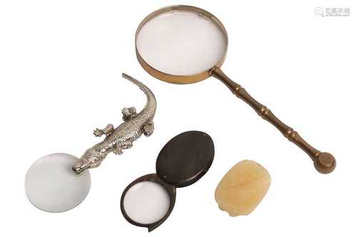 A BRASS MAGNIFYING GLASS, 20TH CENTURY