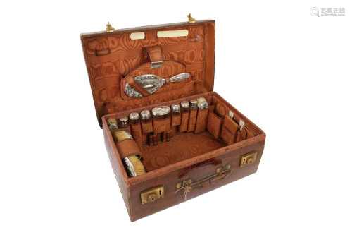 AN EDWARDIAN TRAVELLING VANITY CASE