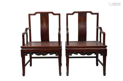 A PAIR OF CHINESE WIRE-INLAID WOOD CHAIRS.