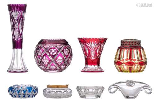 A various collection of glass vases and ashtrays, H 6,5 - 35...