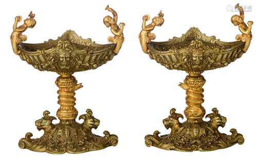 A fine pair of Renaissance Revival comports, H 22,5 cm