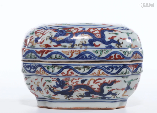 CHINESE PORCELAIN BLUE AND WHITE WUCAI FRAGON LIDDED