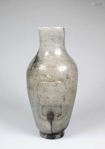 十七世紀和田玉雕獸環耳龍紋瓶