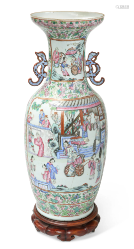 A LARGE CANTONESE FAMILLE ROSE VASE, QING DYNASTY, 19TH