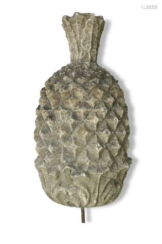 AN 18TH CENTURY BATH STONE PINEAPPLE FINIAL. Approx.